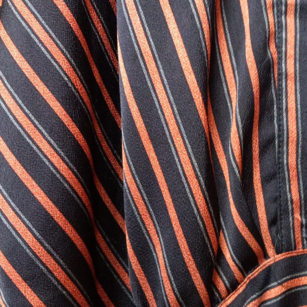 Top - Picture 2 of 4